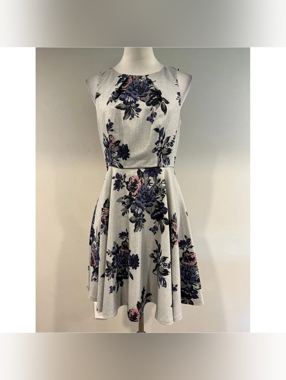 Sleeveless Floral Fit-and-Flare Dress in Light Gray with Navy & Pink Flowers